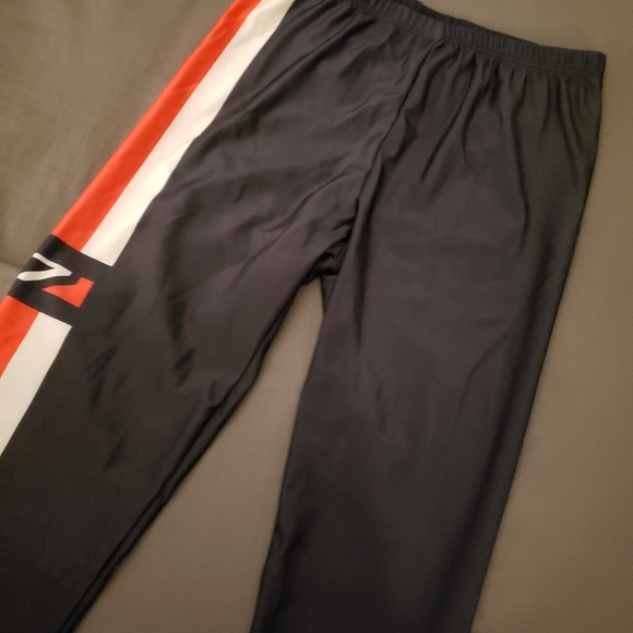 SOLD Mass Effect N7 Leggings NWOT - Picture 4 of 5